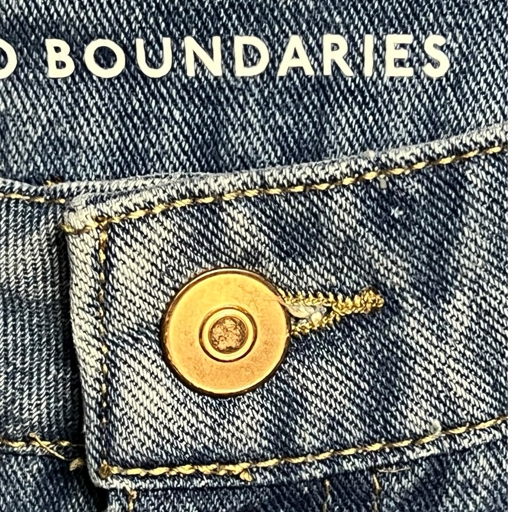 No Boundaries Denim Shorts USA Star Embroidered Distressed Hem Blue Wash NEW 9 - Picture 3 of 11